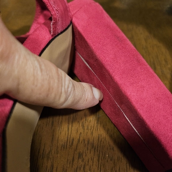 Shoe Republic Fuchsia Faux Suede Chunky Heel Ankle Strap Open Toe Heels Size 10 - Picture 9 of 9